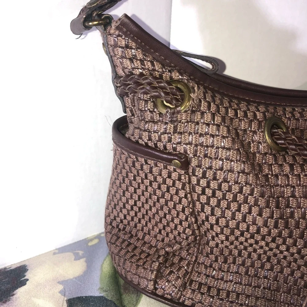 Relic Weaved Tassel Purse - Picture 3 of 15